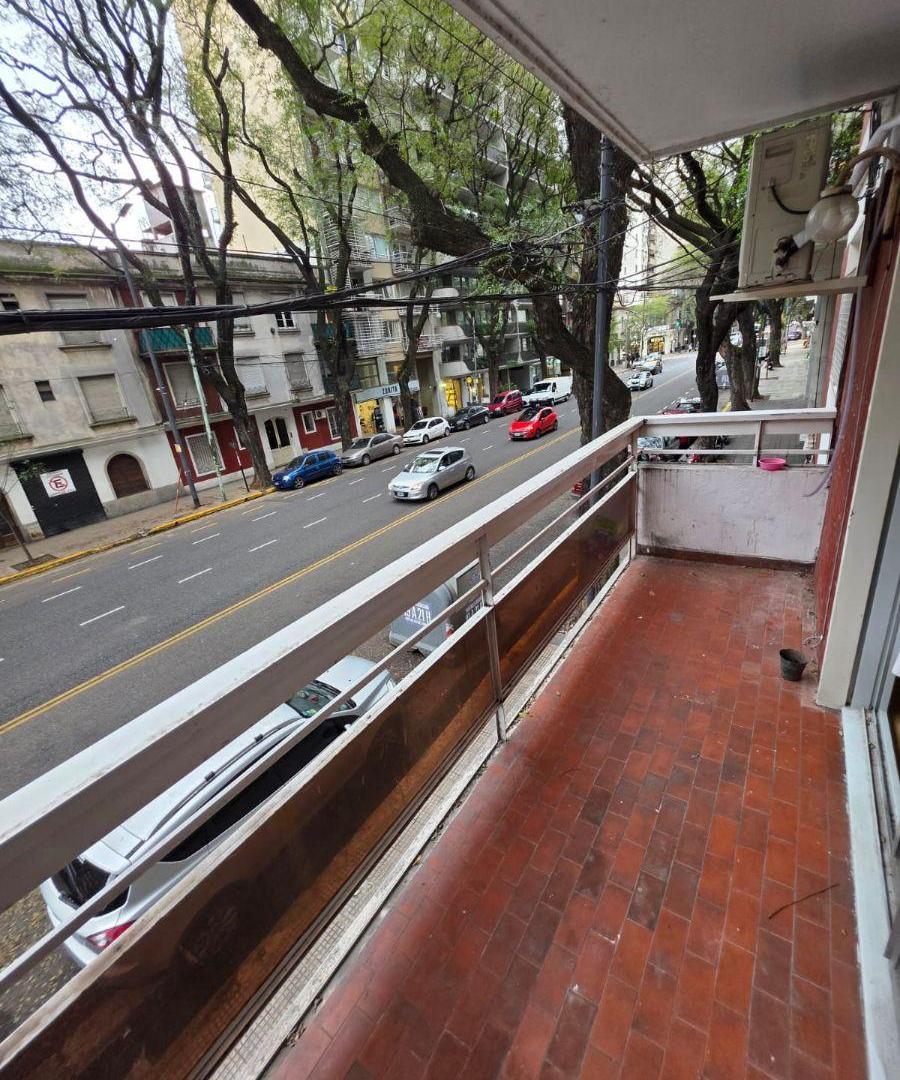 Foto de SOBRE AV. PEDRO GOYENA EXCELENTE 3 AMB FRENTE CON COCHERA FIJA, imagen 5