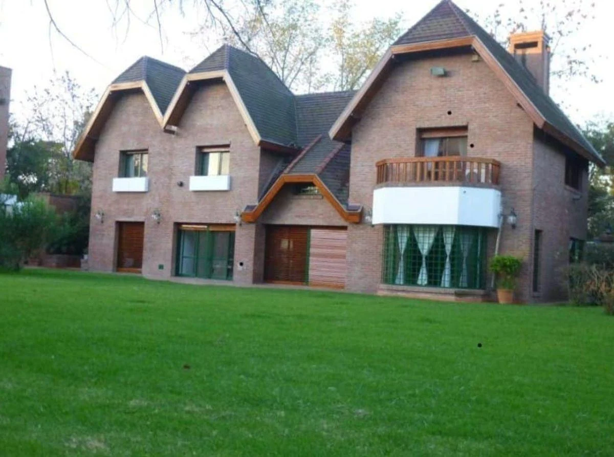Hermosa casa en Parque Leloir- Ituzaingó –5 ambientes- No acepta alquiler temporal
