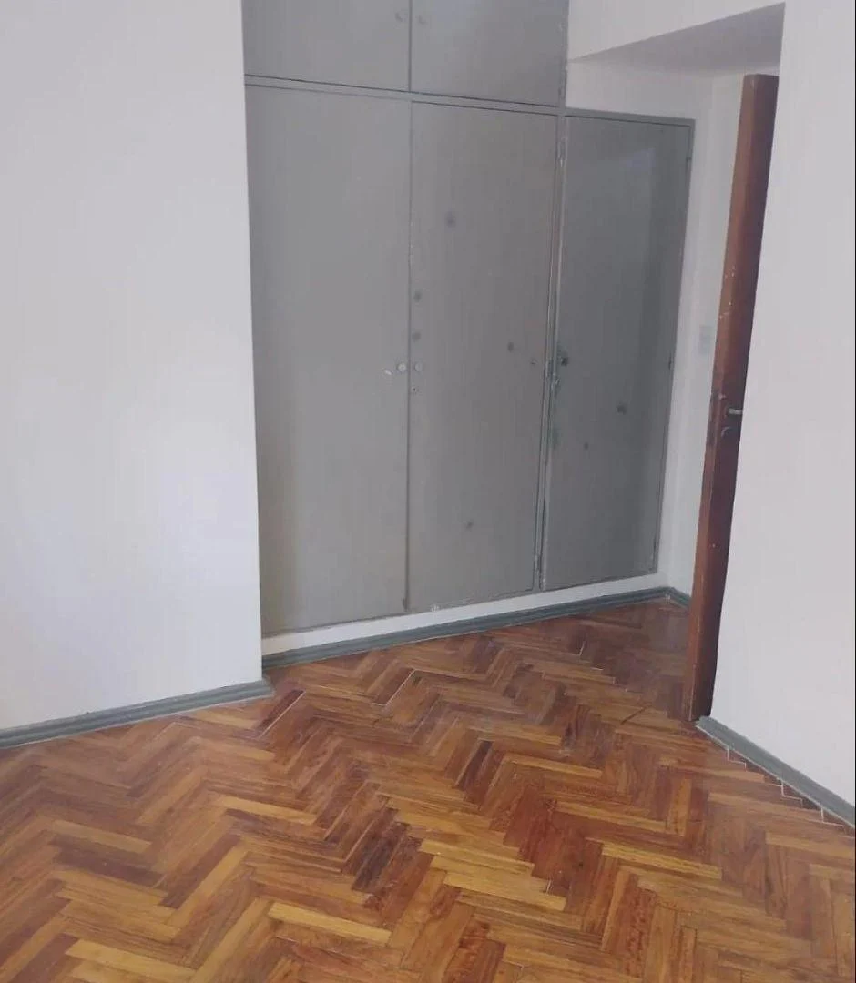 Departamento de 2 ambientes ubicado en Morón, en 3° piso.
Unidad interna