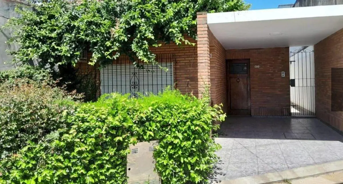 Casa en alquiler en Ituzaingó – Ideal vivienda o uso profesional 2