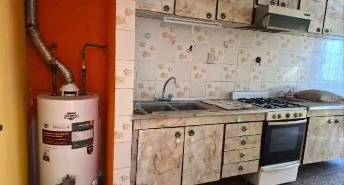 AMPLIO DEPARTAMENTO 4 AMBIENTES EN RAMOS MEJÍA- 1° piso por escalera 4