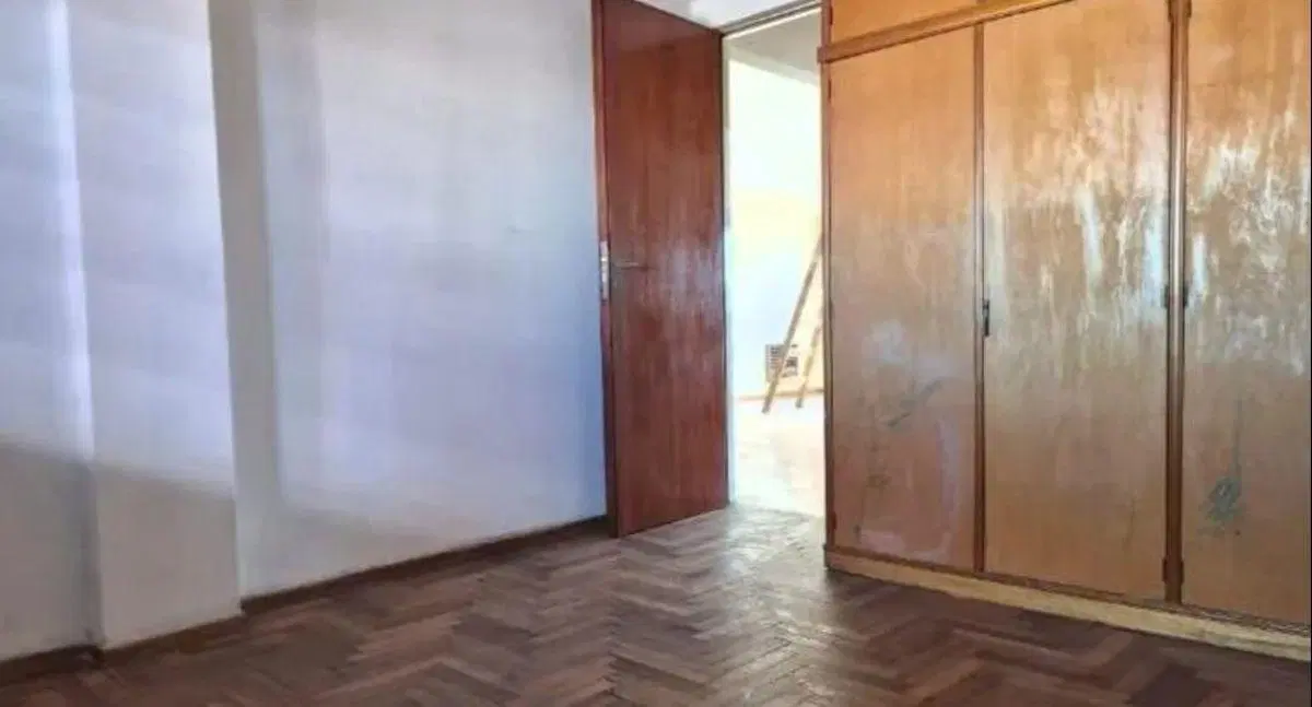 AMPLIO DEPARTAMENTO 4 AMBIENTES EN RAMOS MEJÍA- 1° piso por escalera 2