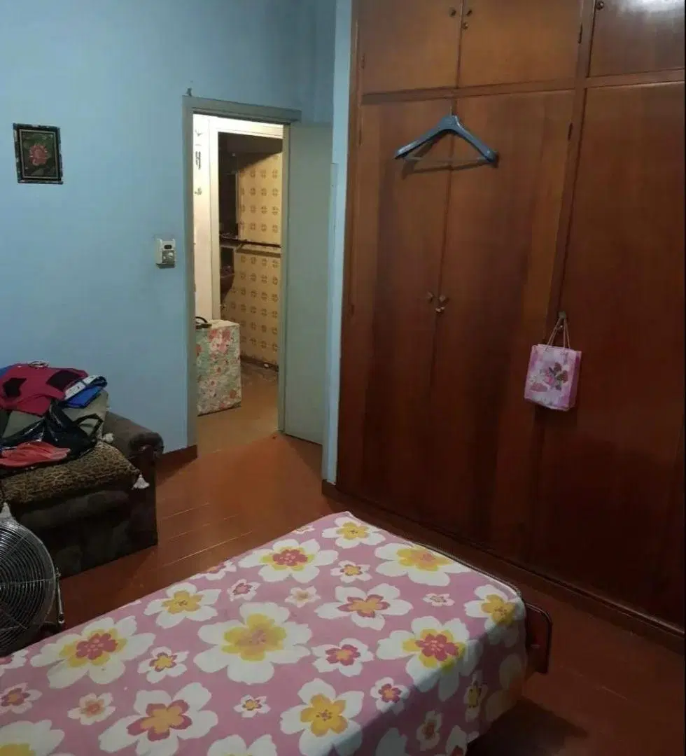 ¡Oportunidad en Morón! Casa en alquiler con amplio parque y cochera 5