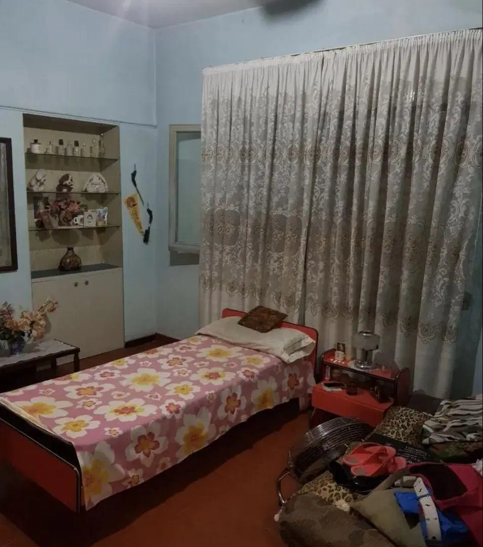 ¡Oportunidad en Morón! Casa en alquiler con amplio parque y cochera 2