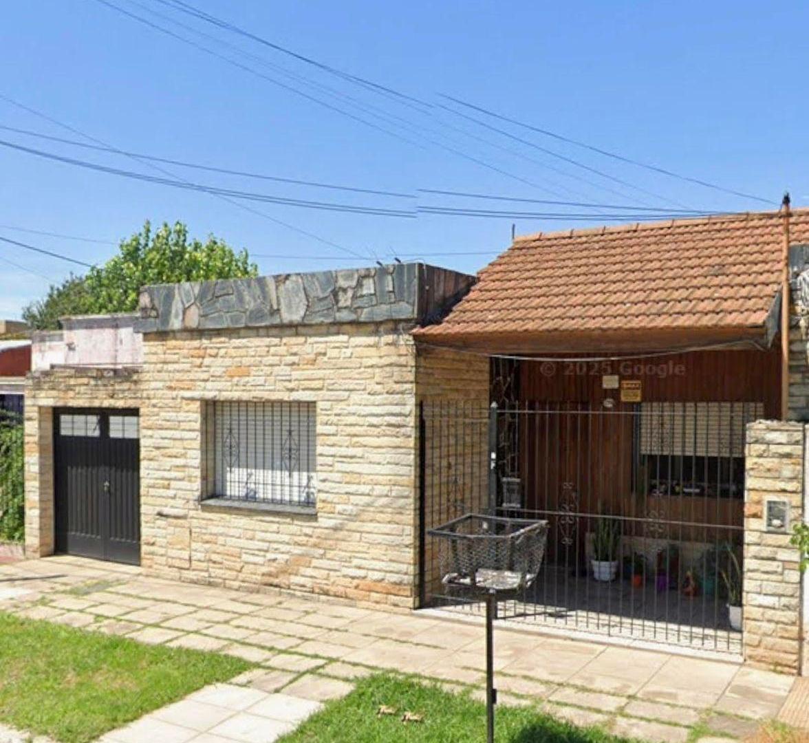 ¡Oportunidad en Morón! Casa en alquiler con amplio parque y cochera
