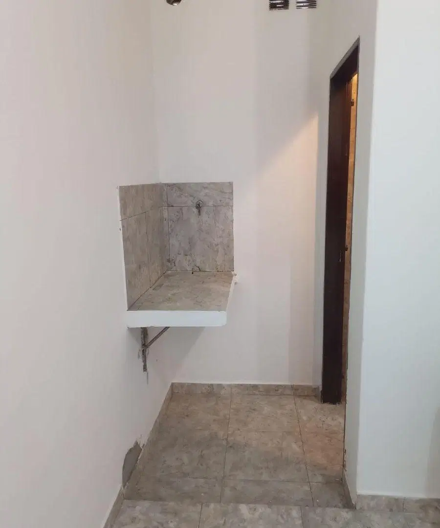 Local en alquiler – Larrea 3353, Lomas del Mirador 4