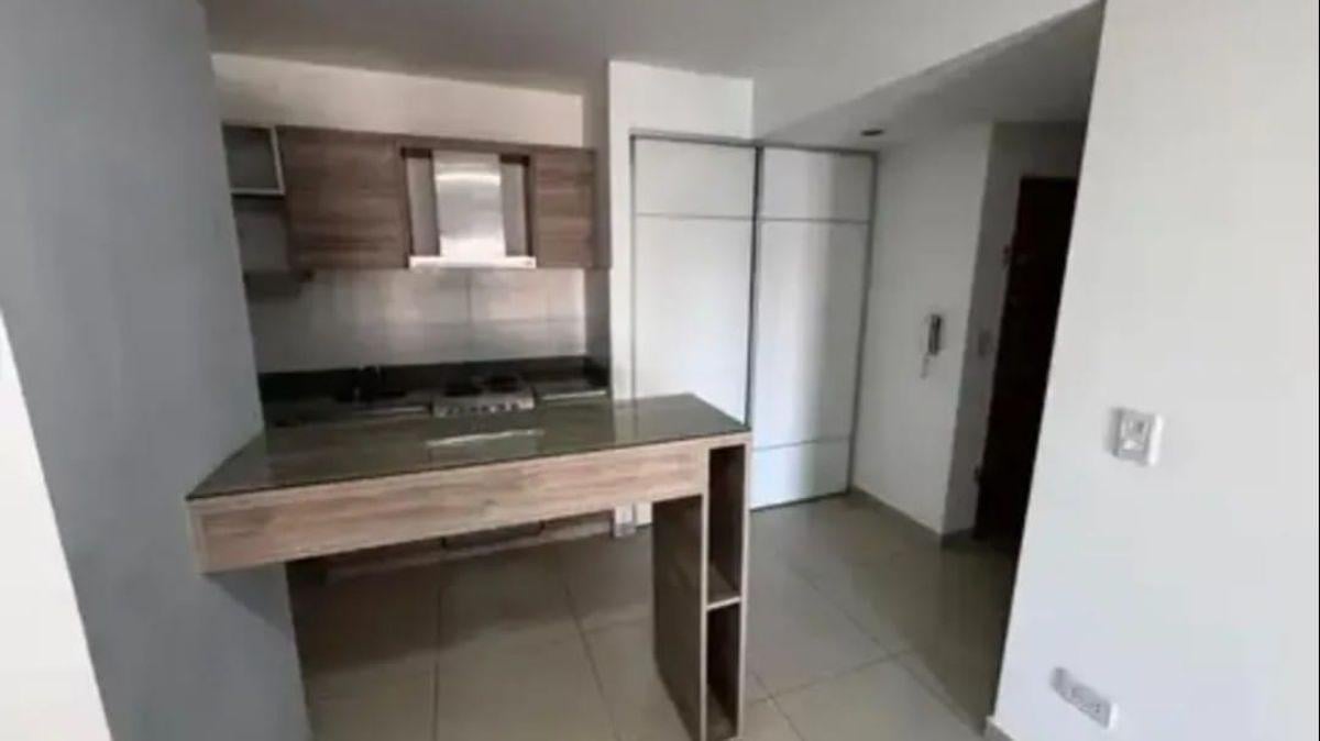 Foto de Alquiler – Monoambiente al frente con balcón | Gral. Machado 1039, Morón, imagen 1