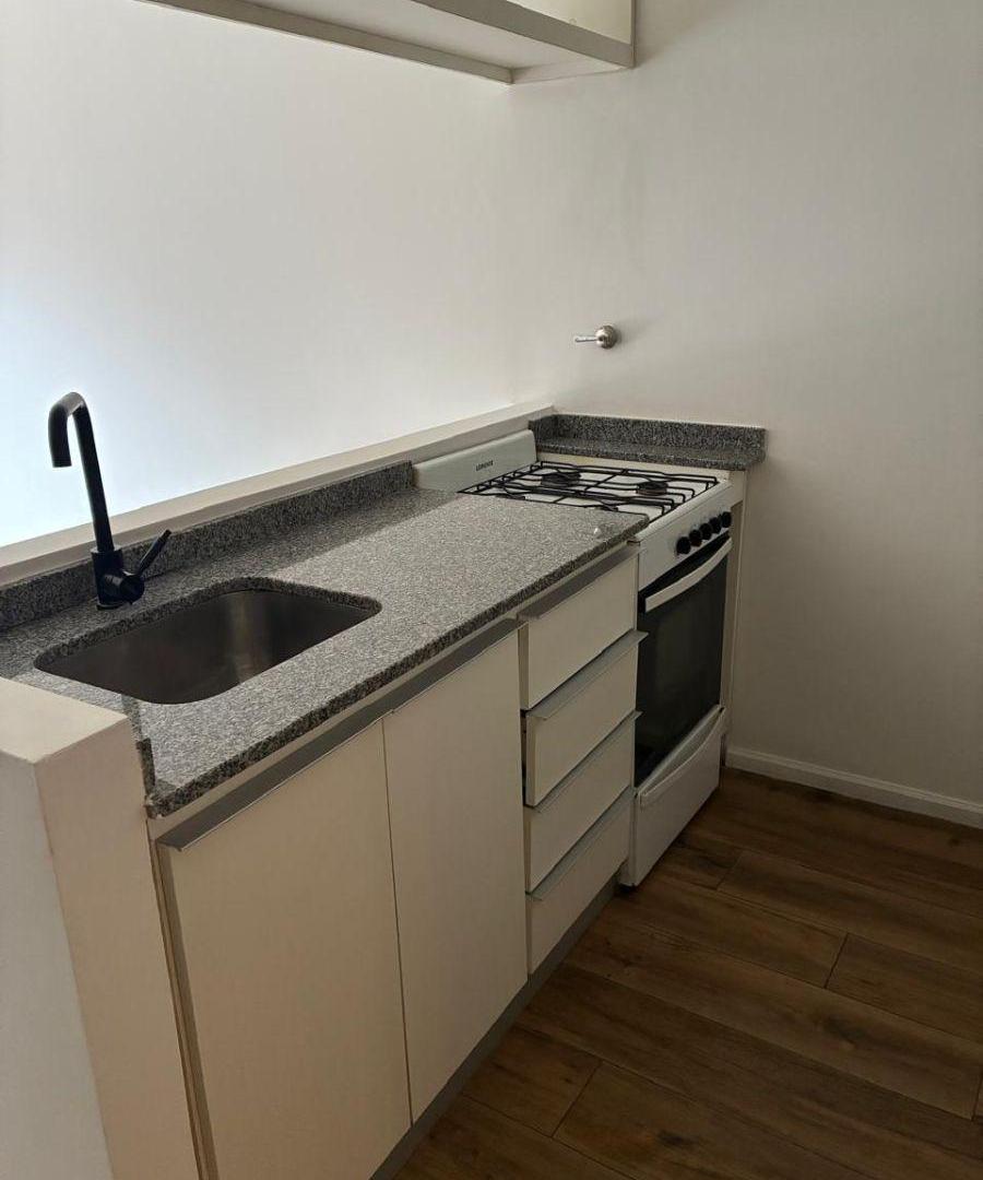 Foto de ALQUILER – Departamento 2 Ambientes en Flores, imagen 2