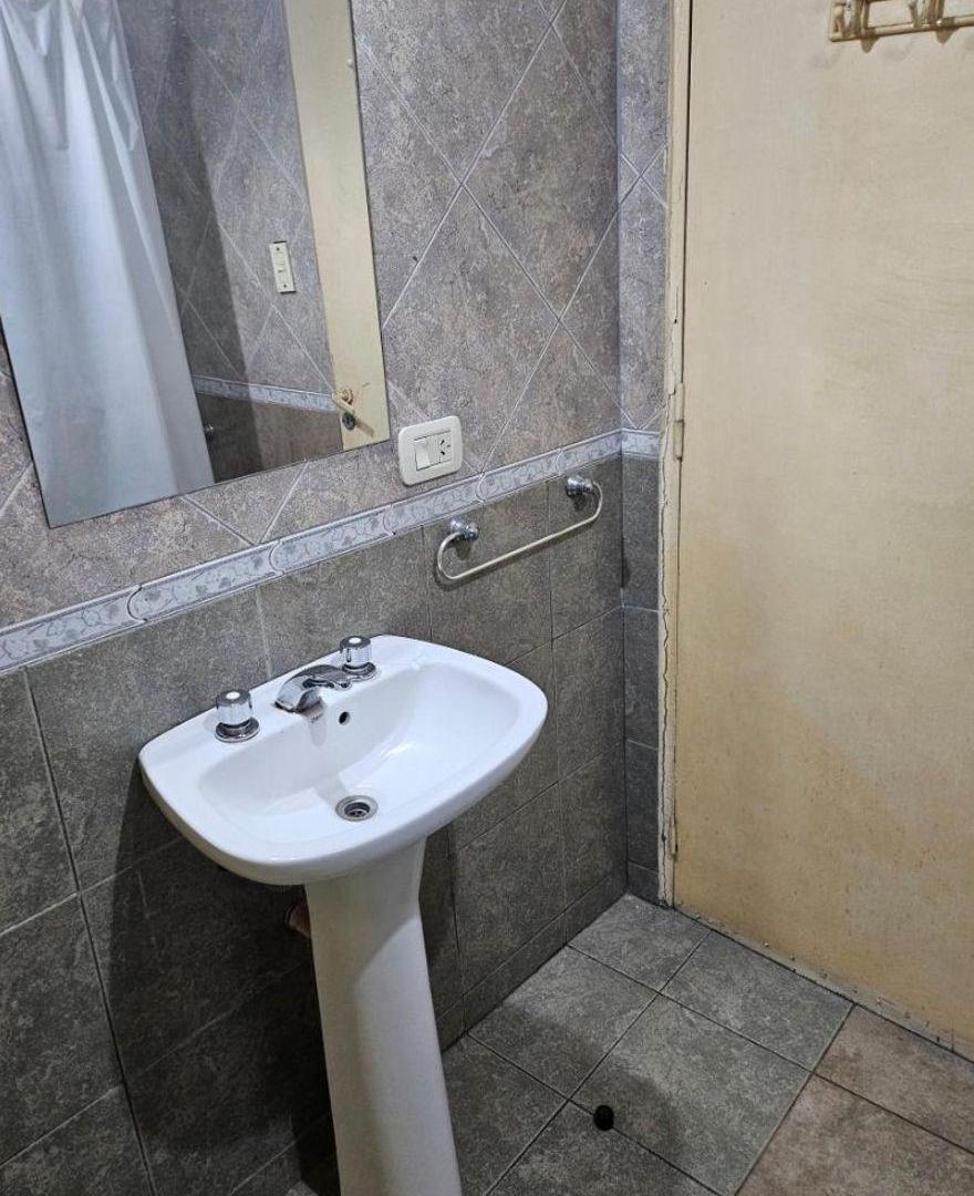 Foto de DEPARTAMENTO 2 AMBIENTES AMOBLADO EN PLANTA BAJA – PIÑEYRO, imagen 3