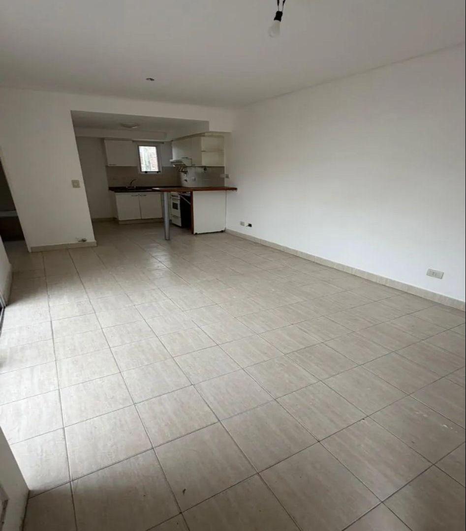 Foto de Departamento 2 ambientes con cochera – Ramos Mejía, imagen 2