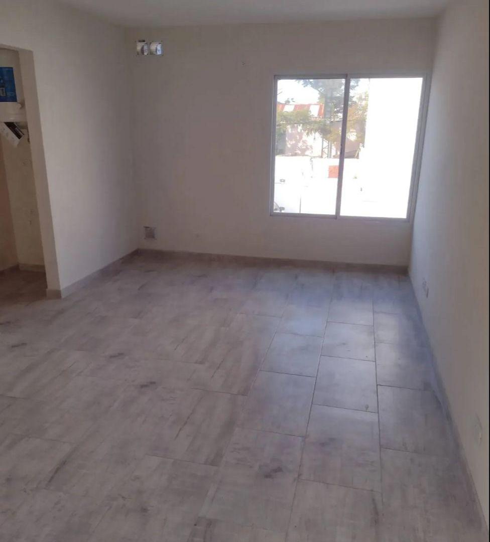 Foto de Departamento 2 ambientes con cochera y terraza en Morón, imagen 1