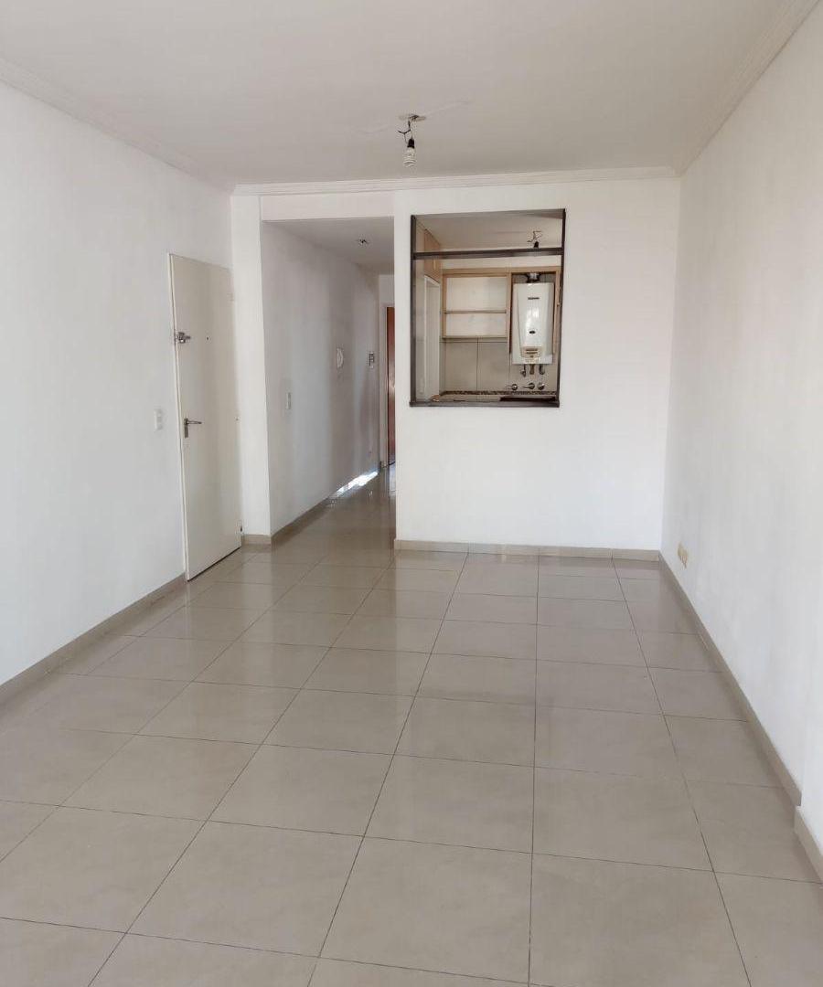 Foto de Departamento 2 ambientes al frente con balcón – Flores, imagen 1