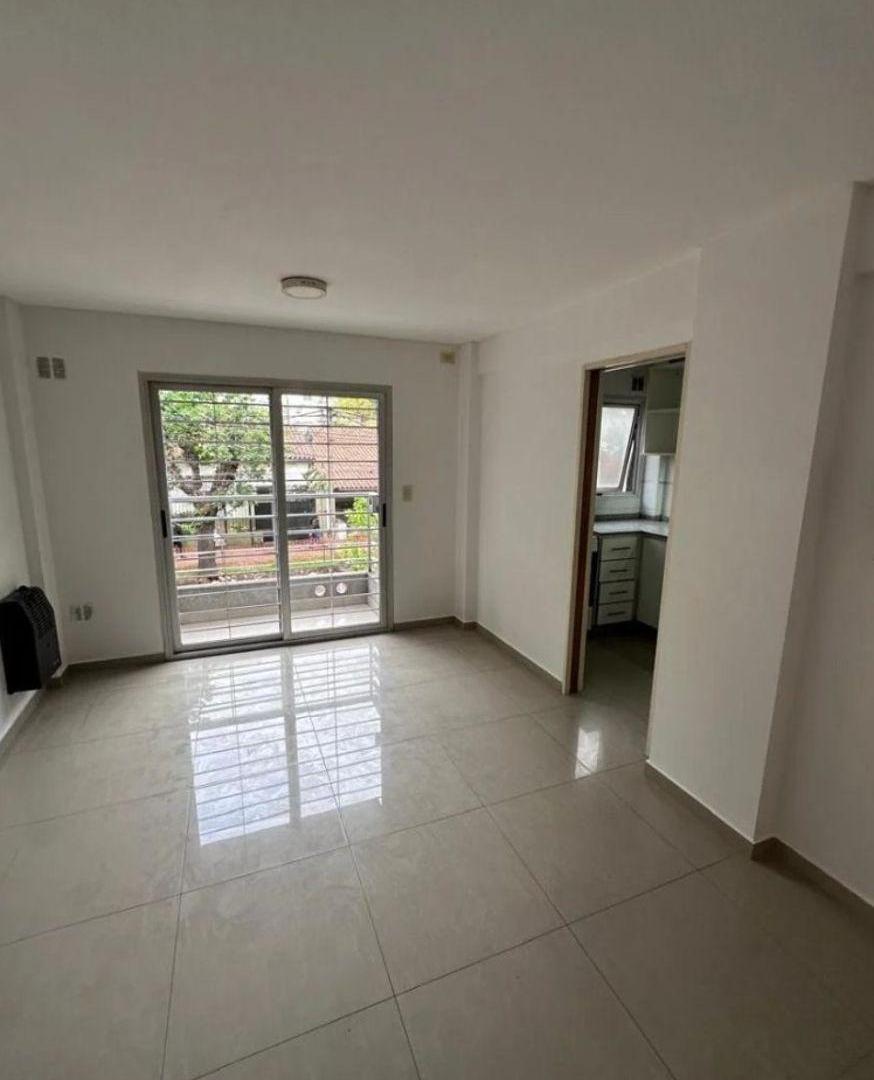 Foto de DEPARTAMENTO 2 AMBIENTES EN ALQUILER CON COCHERA – MORÓN, imagen 2