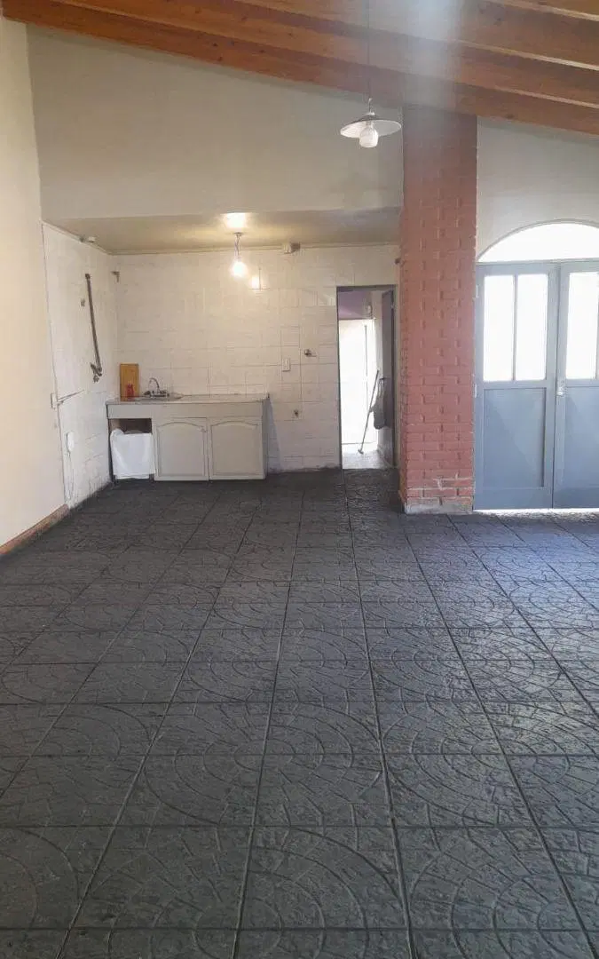 LOCAL / ESPACIO COMERCIAL CON PILETA Y QUINCHO EN EXCELENTE ZONA DE DESARROLLO 2