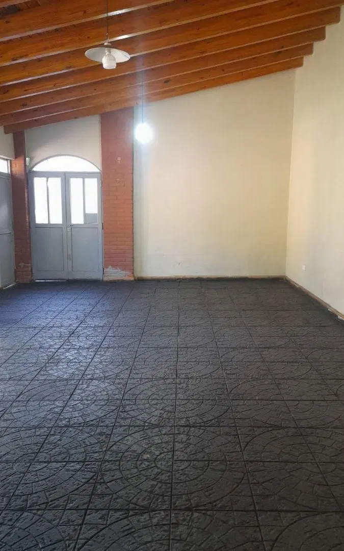 LOCAL / ESPACIO COMERCIAL CON PILETA Y QUINCHO EN EXCELENTE ZONA DE DESARROLLO 4