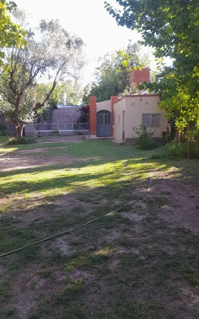 LOCAL / ESPACIO COMERCIAL CON PILETA Y QUINCHO EN EXCELENTE ZONA DE DESARROLLO 5