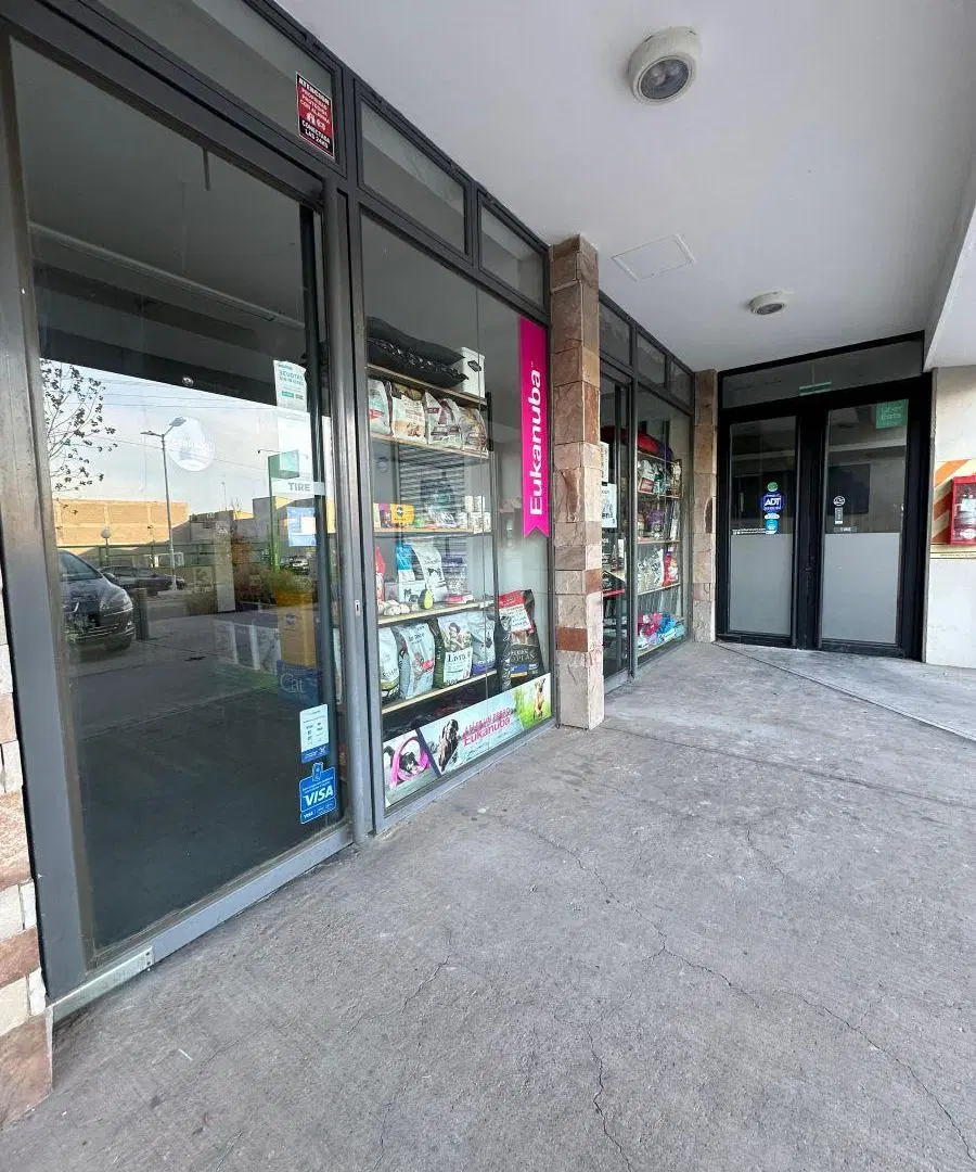 EXCELENTE LOCAL EN ALQUILER - EN PASEO COMERCIAL DE SEXTA SECCION 4