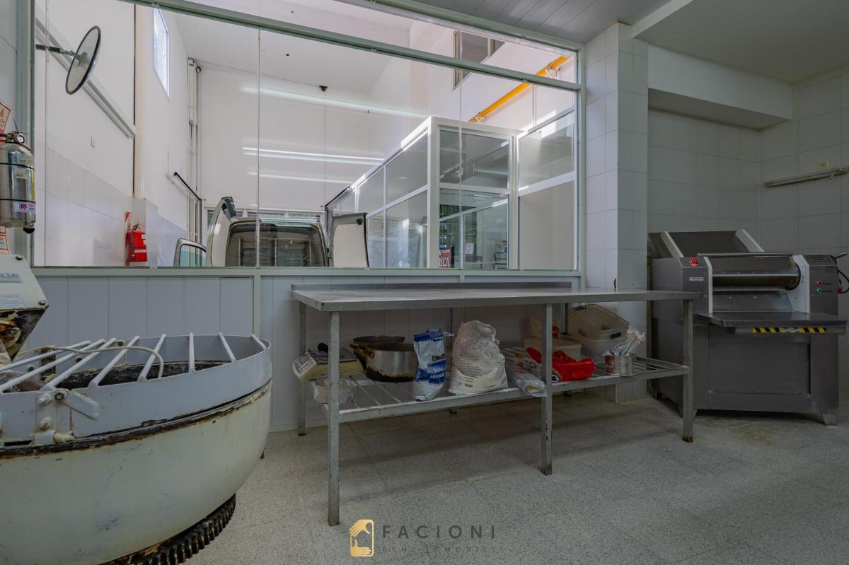 Foto de Deposito/ Galpon. Fabrica de panificados funcionando., imagen 5