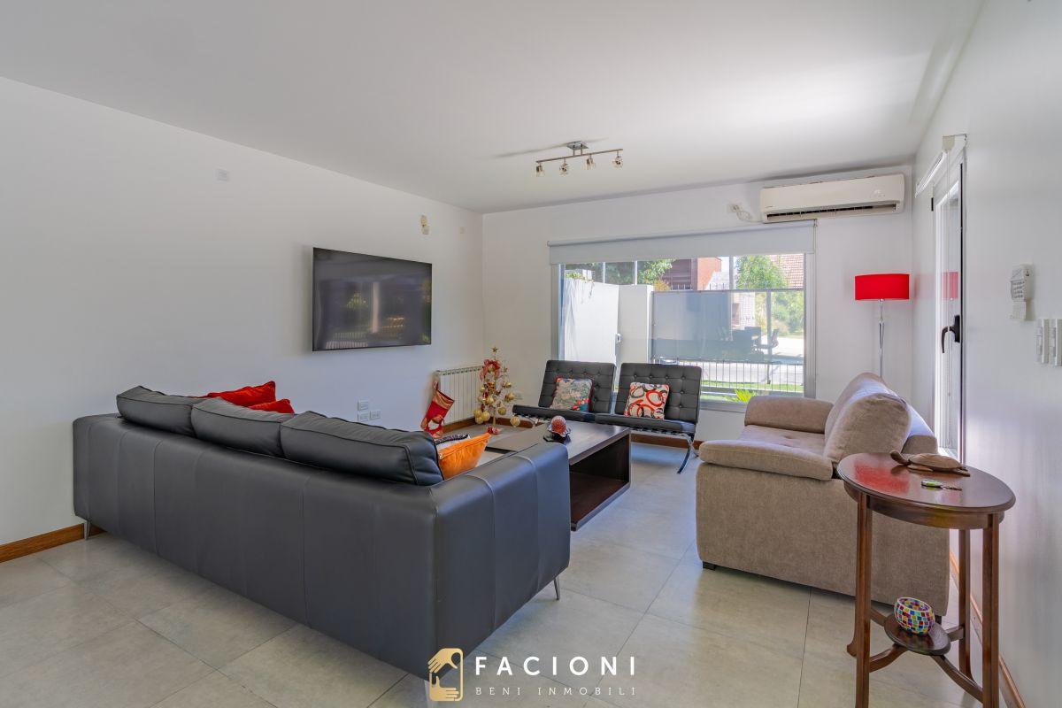 Foto de Chalet de Categoría en Zona Residencial de Mar del Plata – 3, imagen 2