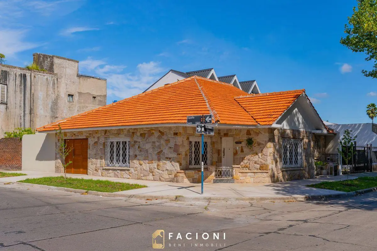 Chalet Reciclado a Nuevo. 4 ambientes. Cochera doble. San José. Mar del Plata 1