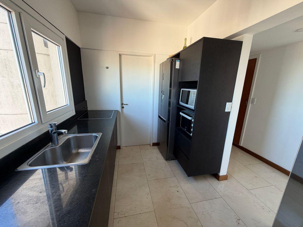 Foto de ALQUILER DEPARTAMENTO 2 AMBIENTES FRENTE AL MAR CON COCHERA - VARESE, imagen 3