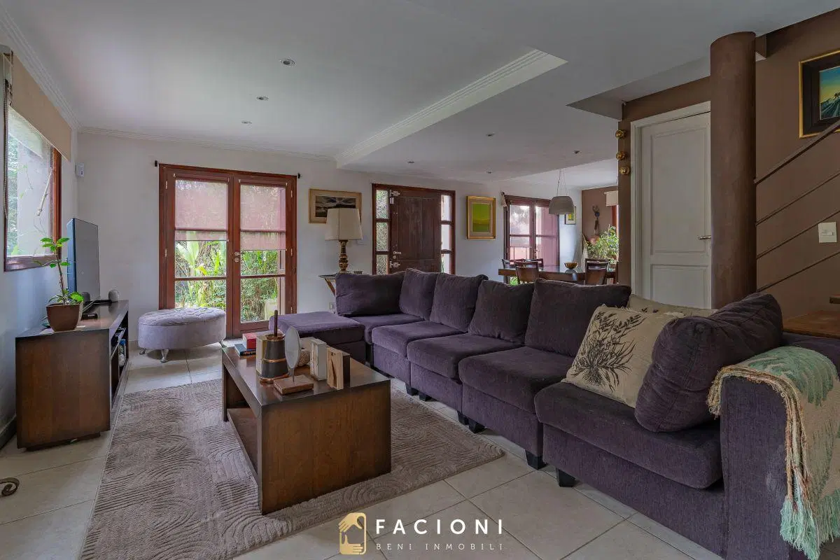 CHALET 4 AMBIENTES CON PARQUE Y PISCINA - LOS PINARES 3