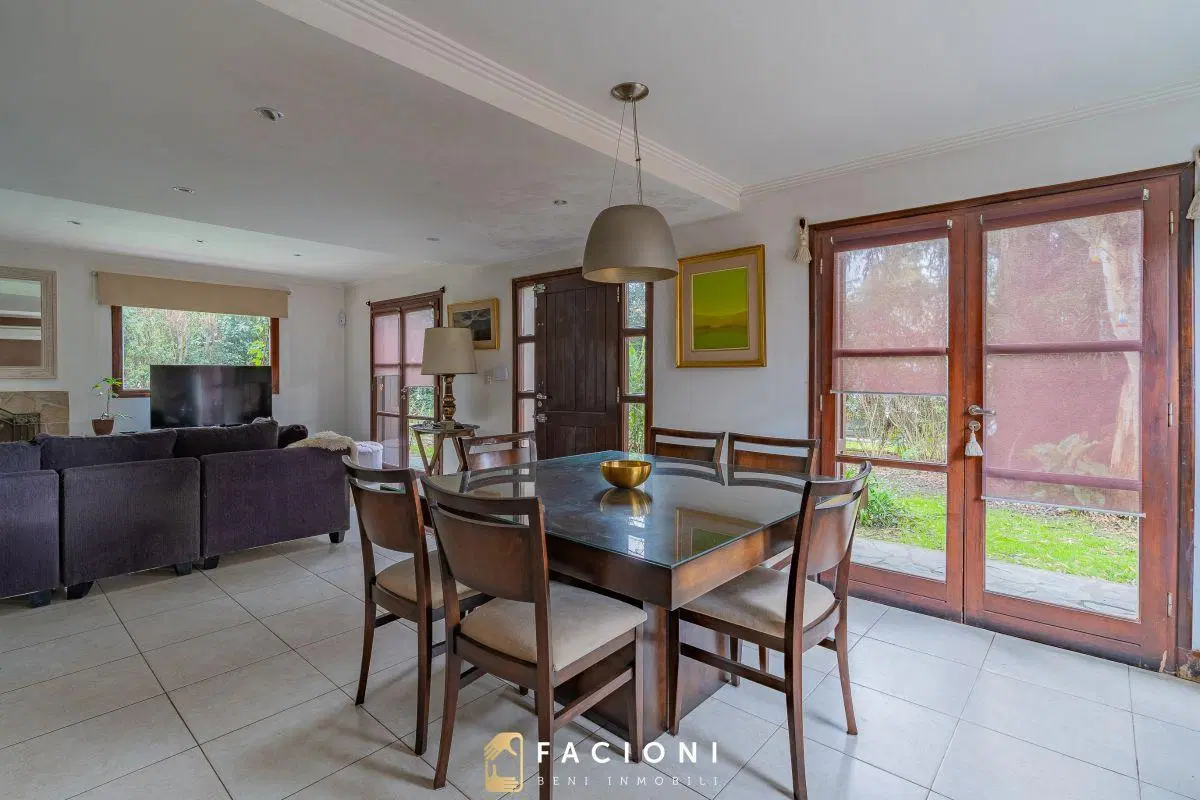CHALET 4 AMBIENTES CON PARQUE Y PISCINA - LOS PINARES 8