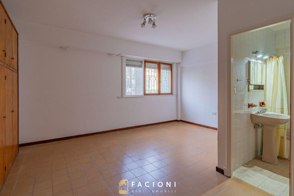 Foto de ALQUILER 24 MESES - DEPARTAMENTO 2 AMBIENTES CON PATIO - CHAUVIN, imagen 5