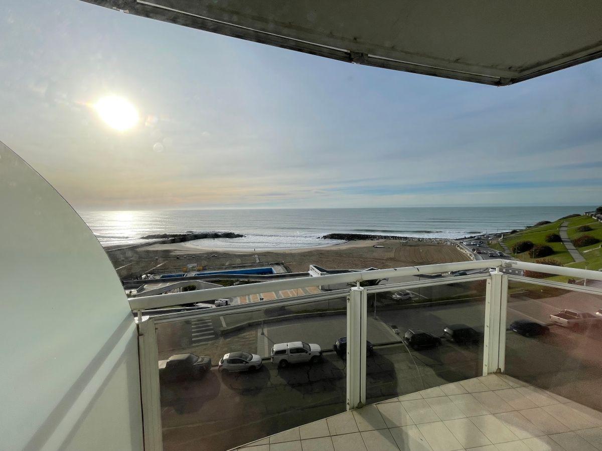 Foto de Alquiler 24 meses 2 ambientes con cochera y vista al mar . Maral 50. La, imagen 3