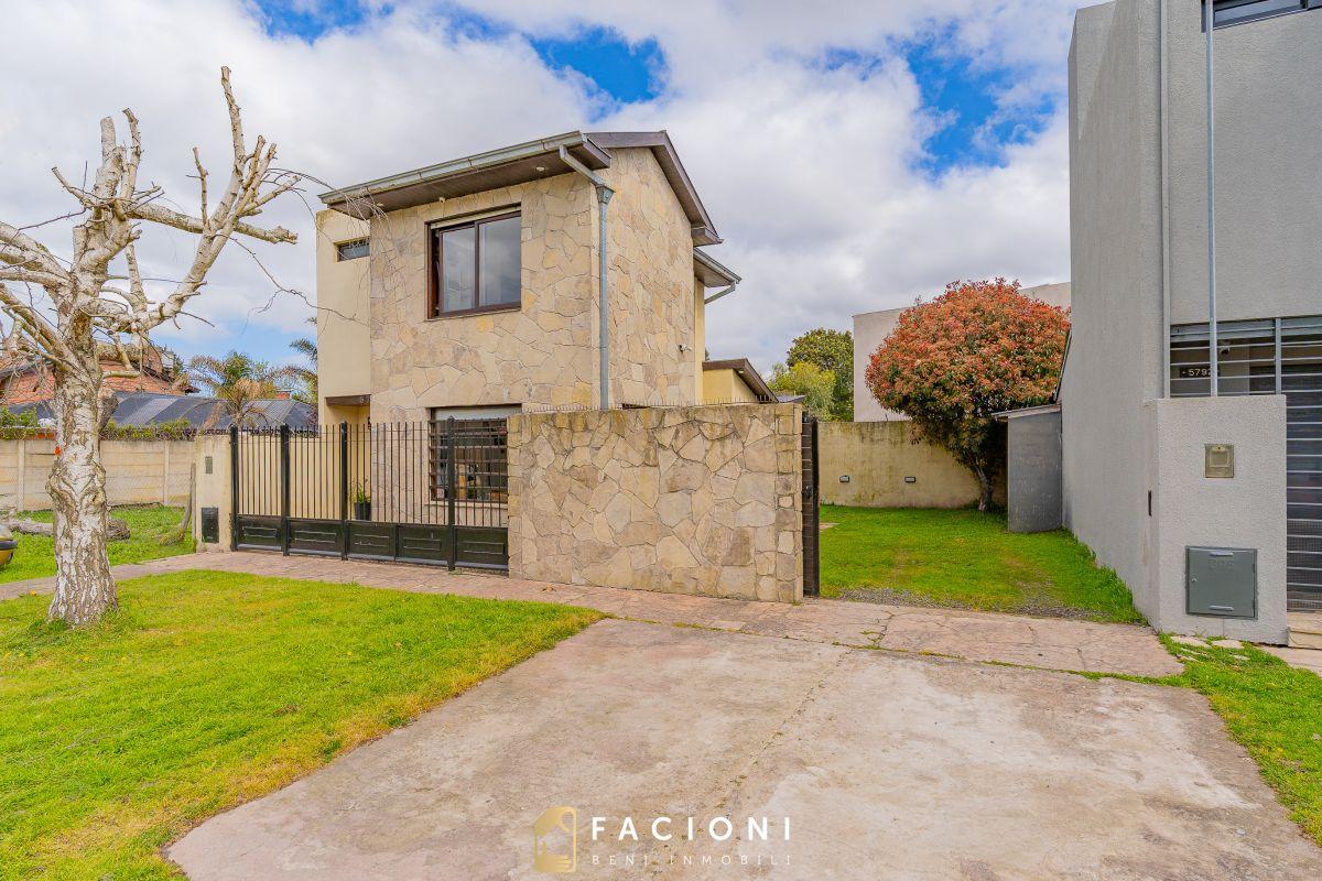 Foto de Duplex 4 Ambientes con Jardin y Espacio para 3 Vehiculos. Caisamar. Mar, imagen 1
