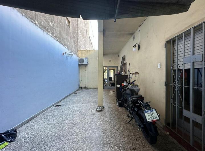 OPORTUNIDAD CASA EN VENTA 6 AMBIENTES Y PATIO 4