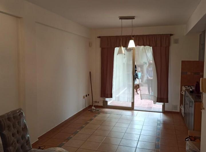 Departamento de 1 dormitorio en Alquiler. Dia. 76 y 46. 3