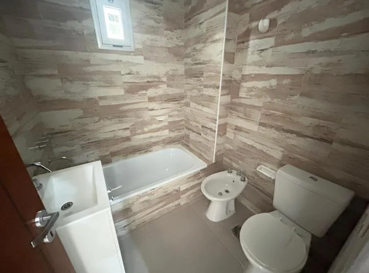 Departamento en alquiler monoambiente. 33 e/ 7 y 8 4