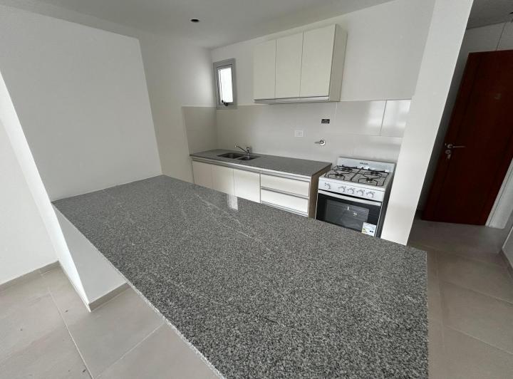 Departamento en alquiler monoambiente. 33 e/ 7 y 8 5