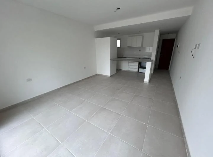Departamento en alquiler monoambiente. 33 e/ 7 y 8 2
