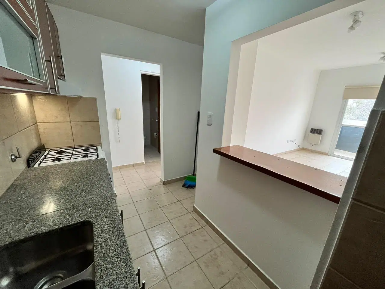 Se alquila departamento de 1 dormitorio 7 e/ 32 y 33 3
