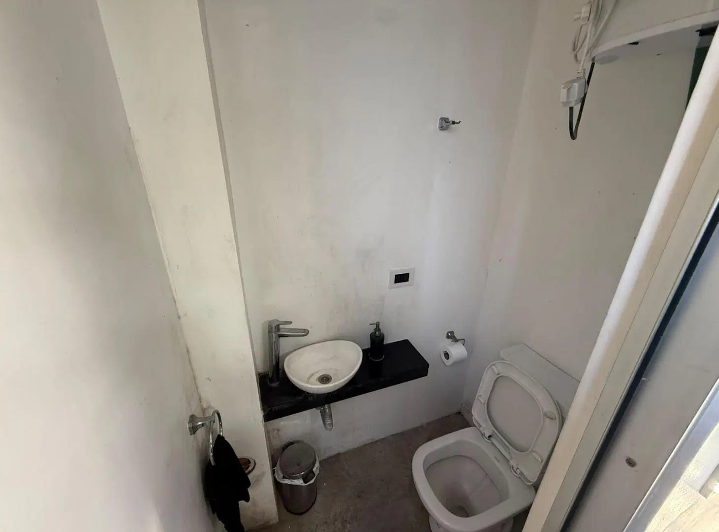 LOCAL en venta camino general Belgrano 478 bis 8