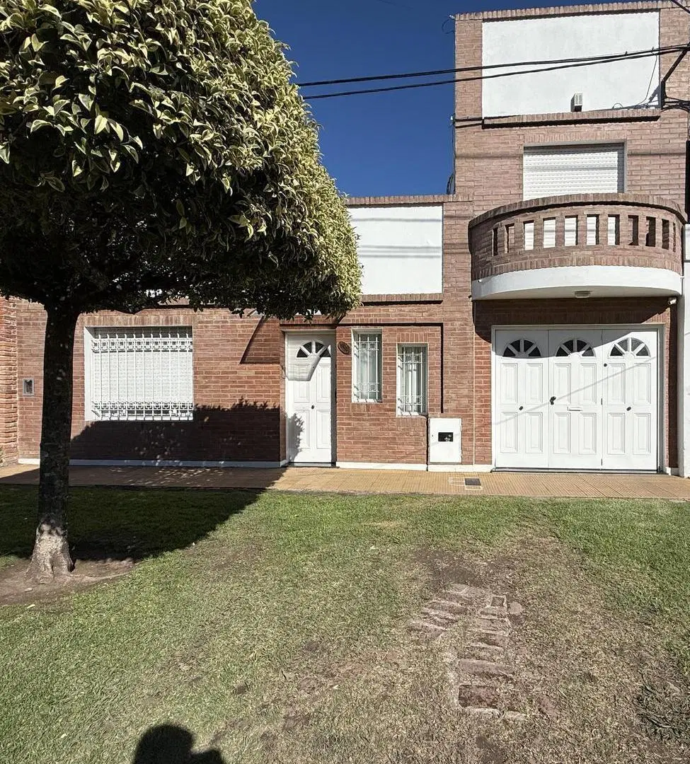 Casa de cuatro dormitorios en La Plata 1