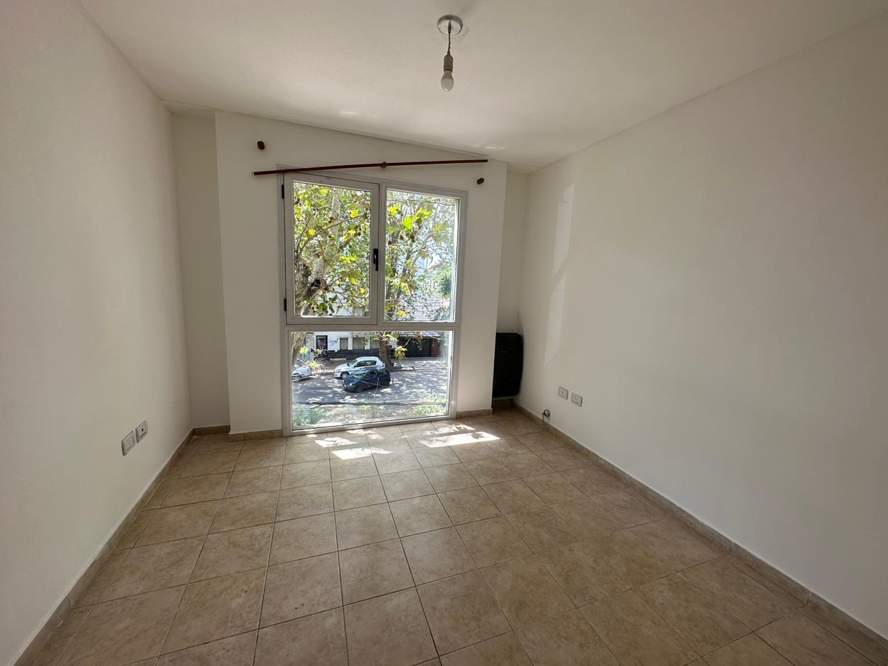 Foto de Departamento en Alquiler. 1 e/ 64 y 65, imagen 2