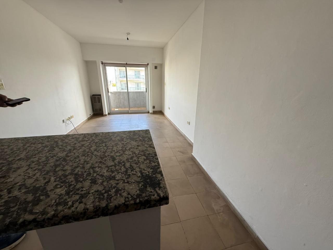 Foto de Departamento en Alquiler de un dormitorio. Av. 13 e/ 61 y 62, imagen 2