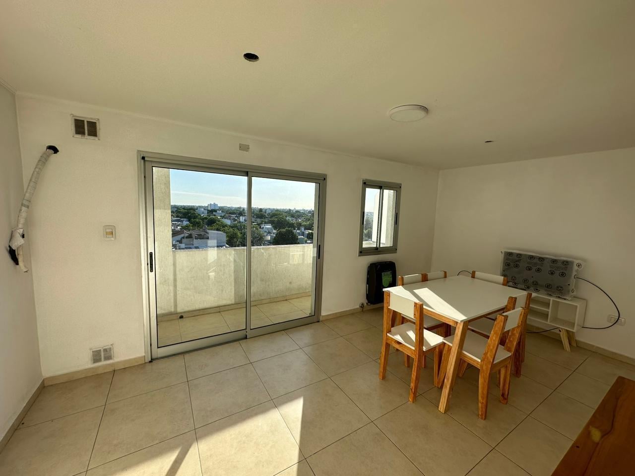Foto de Departamento en Alquiler amoblado de dos dormitorios. Av. 19 e/ 68 y 69, imagen 2