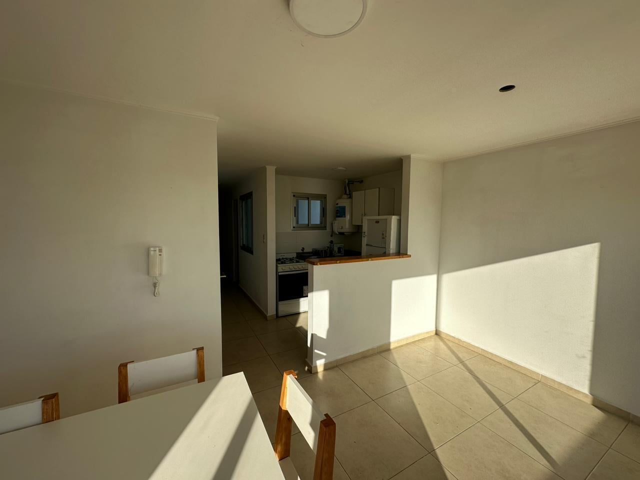 Foto de Departamento en Alquiler amoblado de dos dormitorios. Av. 19 e/ 68 y 69, imagen 4