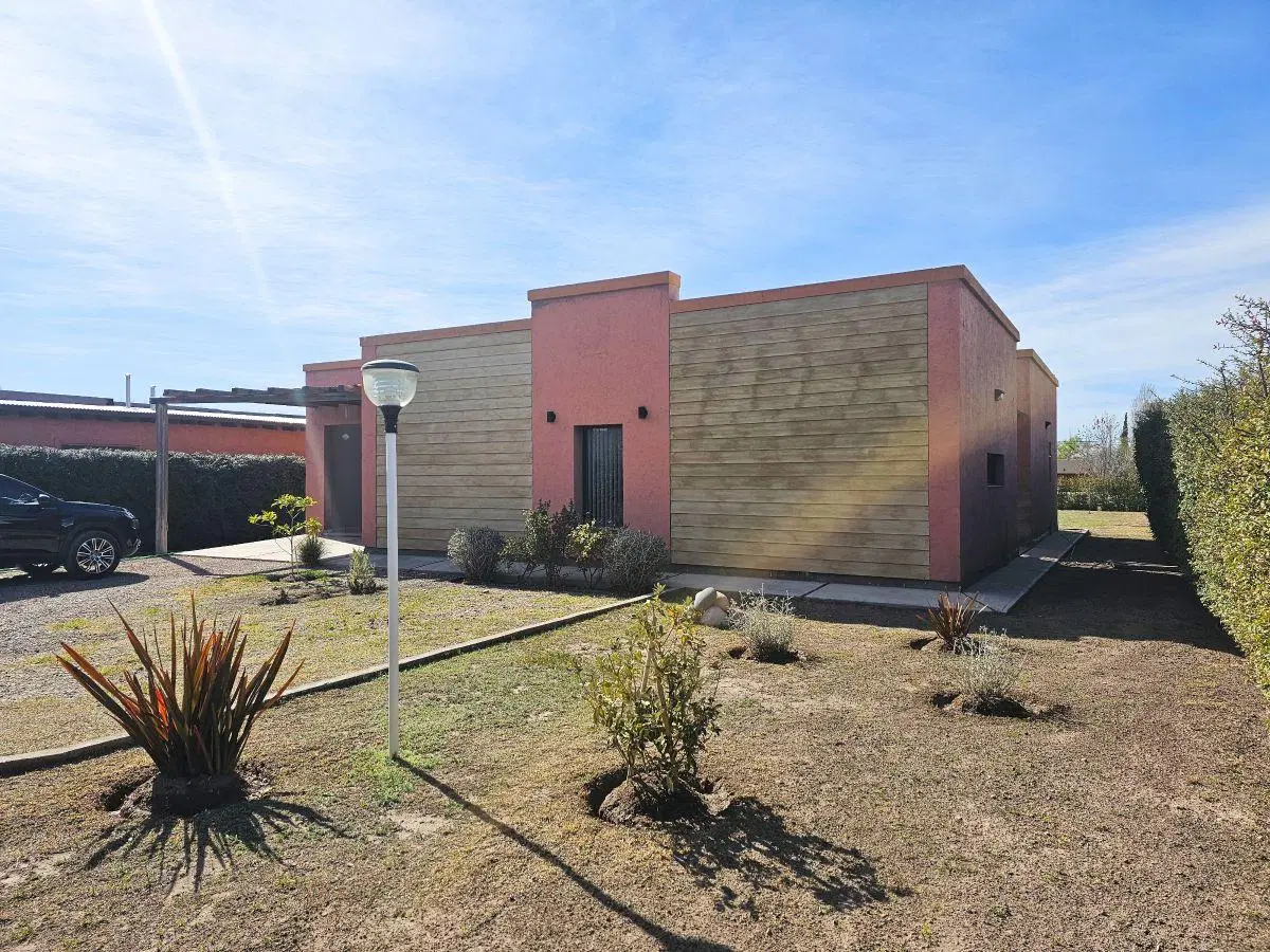 VENDO CASA EN BARRIO PRIVADO "LAS LAVANDAS" - SAN RAFAEL 2