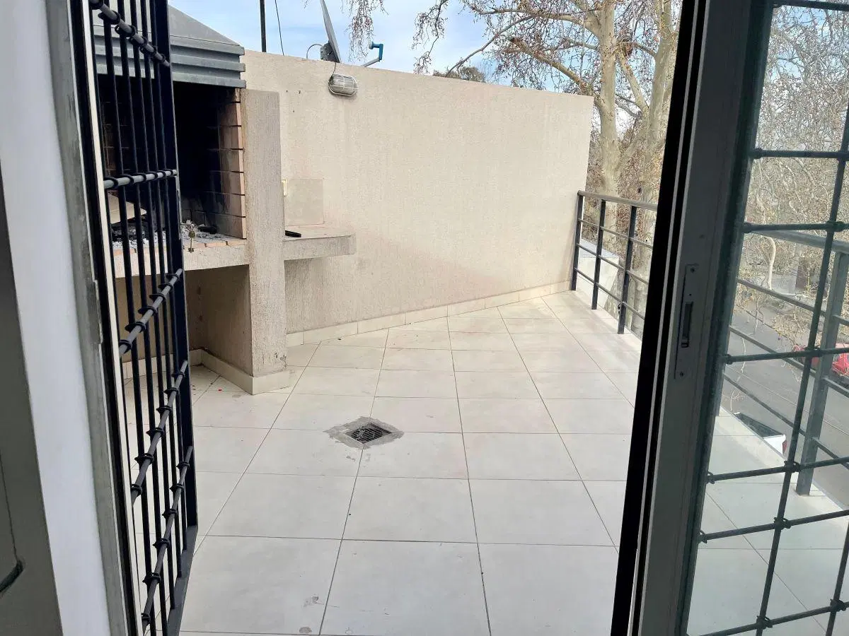 DPTO. EN VENTA DE 2 DORM. C/ COCHERA EN GUAYMALLEN 4