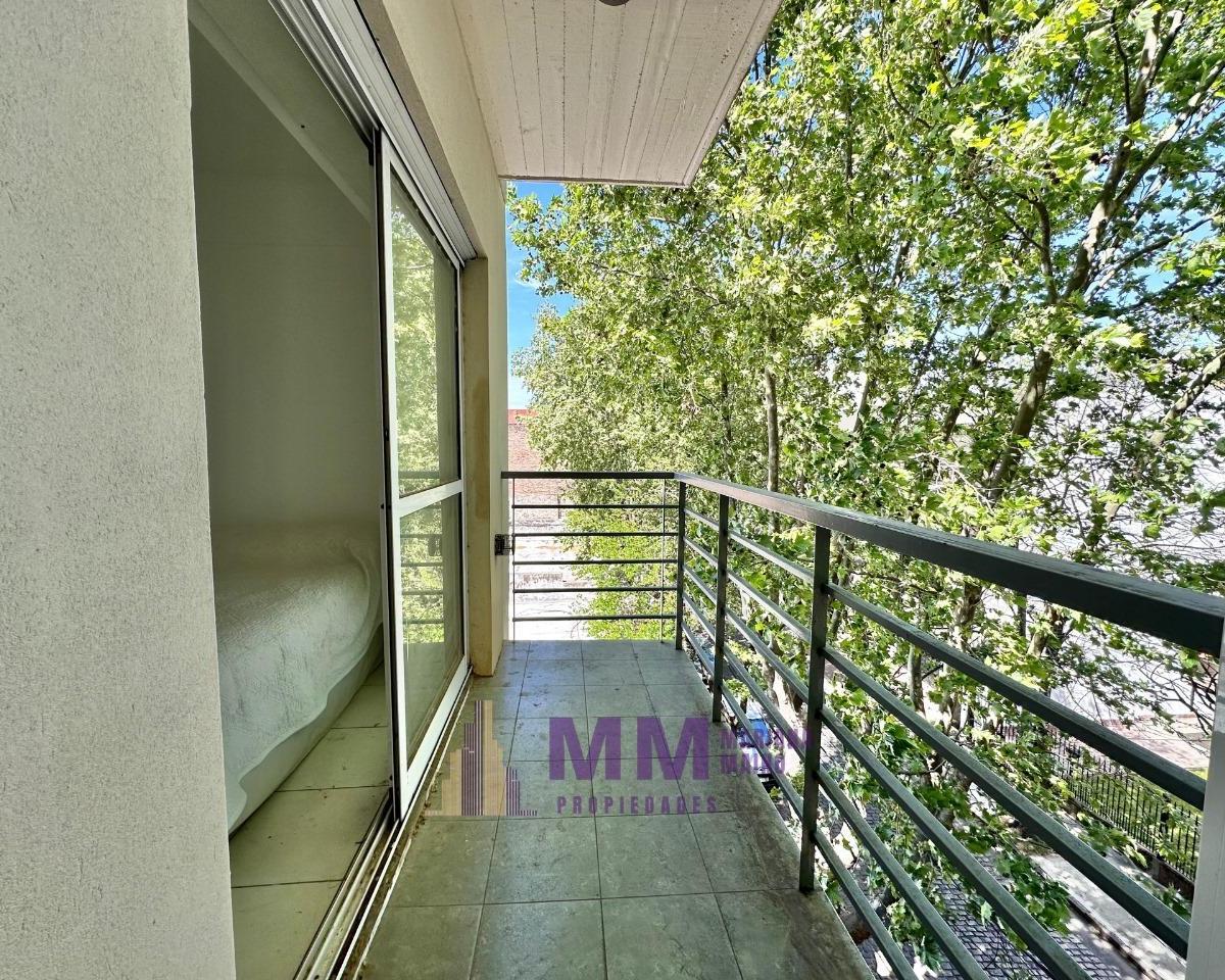 Departamento 2 Ambiente con Balcon 4