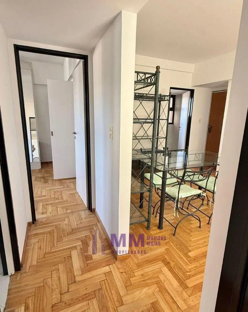 Departamento con 2 dormitorios balcón y cochera en alquiler en Martínez 2