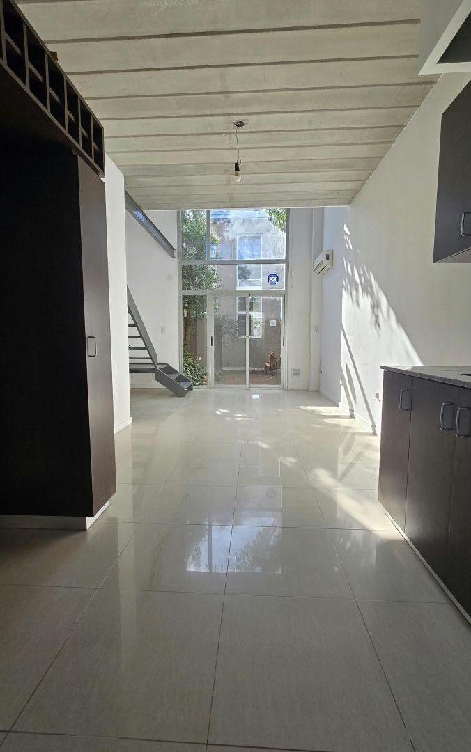 Foto de PH de 80 m² con 1 dormitorio en alquiler en Martínez, imagen 1