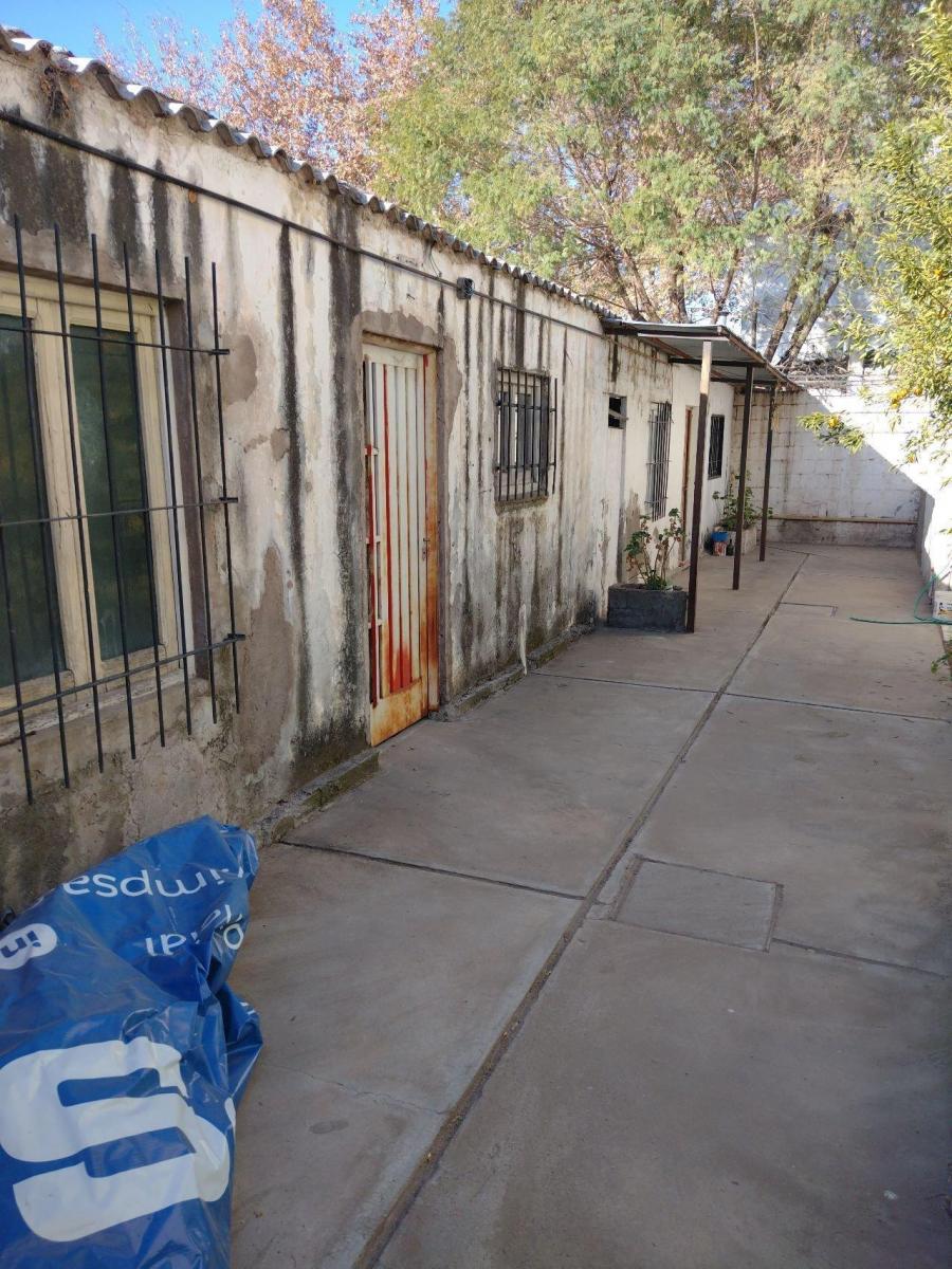 Vendo Chalet Hostel + 4 Departamentos 1