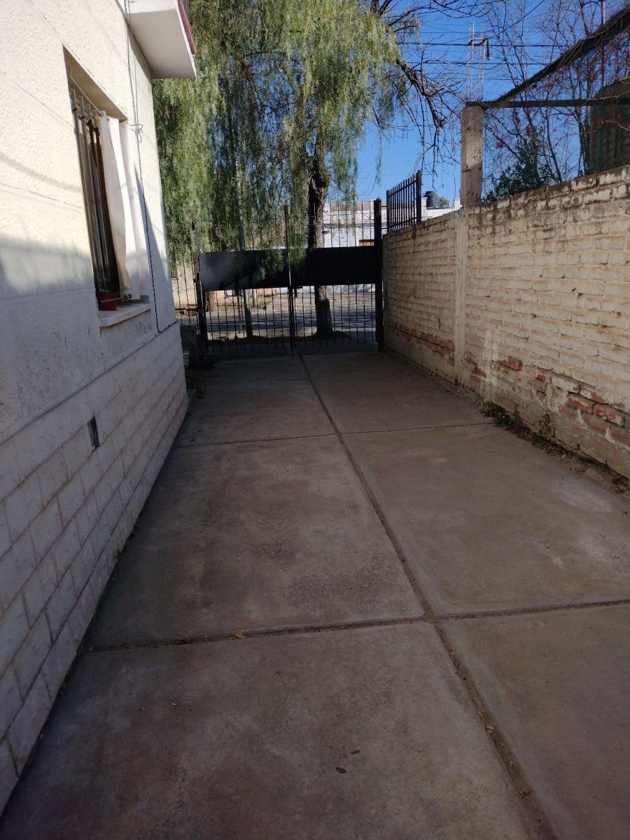 Vendo Chalet Hostel + 4 Departamentos 4