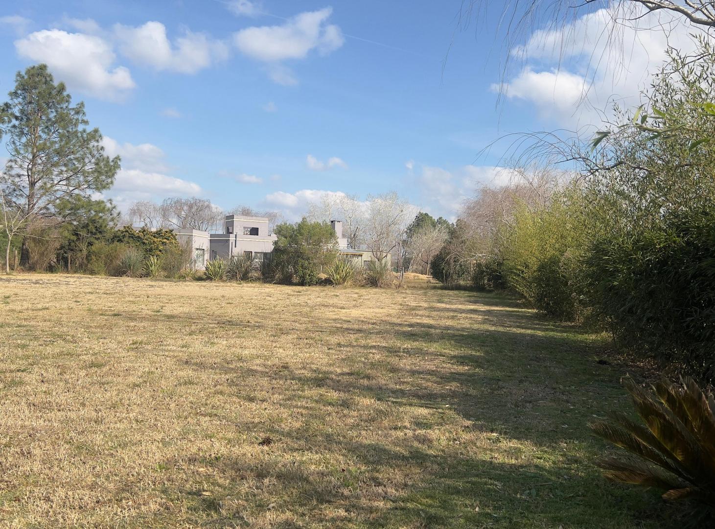 MUY LINDO LOTE EN VENTA EN SANTA CATALINA - OPEN DOOR - LUJAN